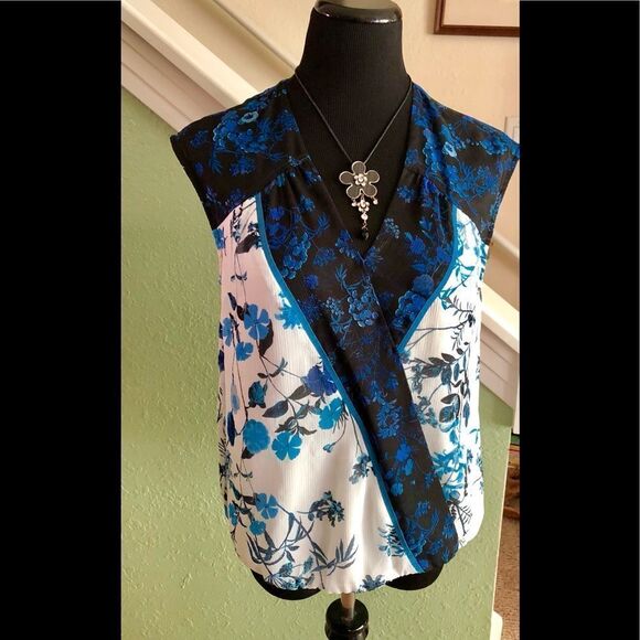 Beautiful feminine top by Adrianna Papell in s - Picture 1 of 2